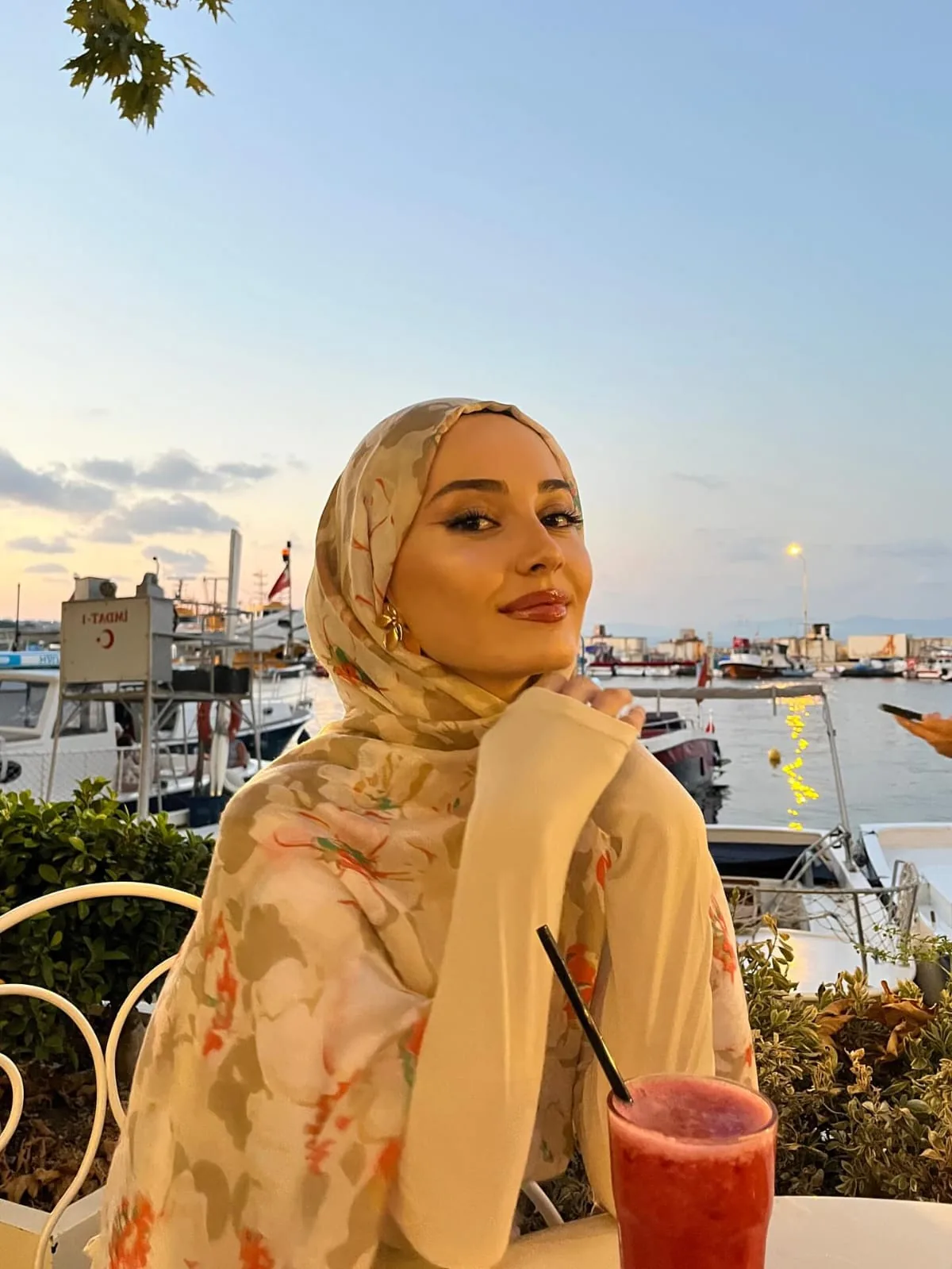 Esra - Güneşli, Bağcılar Escort